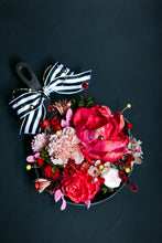 將圖片載入圖庫檢視器 母親節花朵鑄鐵鍋掛飾│Iron Pan With Preserved Flowers