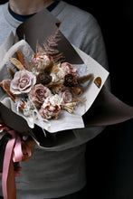 將圖片載入圖庫檢視器 摩卡慕斯恆星花束 | Mocha Mousse Preserved Flower Bouquet