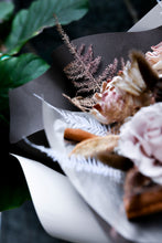 將圖片載入圖庫檢視器 摩卡慕斯恆星花束 | Mocha Mousse Preserved Flower Bouquet