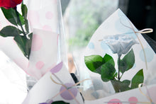 將圖片載入圖庫檢視器 唯一 ‧ 波卡點恆星玫瑰花 │ Preserved Rose With Polka Dot Paper Wrapping