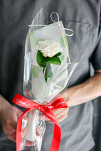 將圖片載入圖庫檢視器 唯一 ‧ 波卡點恆星玫瑰花 │ Preserved Rose With Polka Dot Paper Wrapping