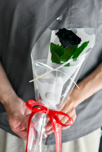 將圖片載入圖庫檢視器 唯一 ‧ 波卡點恆星玫瑰花 │ Preserved Rose With Polka Dot Paper Wrapping