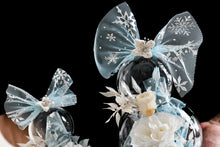 將圖片載入圖庫檢視器 純白心語 浪漫雪人花禮|Pure Love Snowman Glass Dome