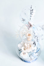 將圖片載入圖庫檢視器 純白心語 浪漫雪人花禮|Pure Love Snowman Glass Dome