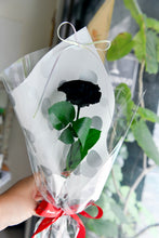 將圖片載入圖庫檢視器 唯一 ‧ 波卡點恆星玫瑰花 │ Preserved Rose With Polka Dot Paper Wrapping